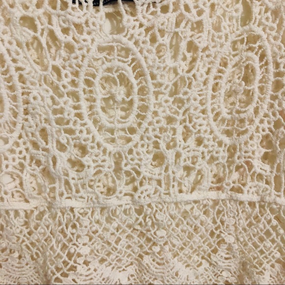 3for25 URBAN OUTFITTERS// crochet festive top - Picture 2 of 2